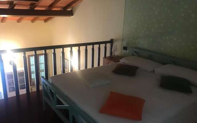 Loft Angela, Delizioso Bilocale con Soppalco, Centralissimo a Pietrasanta