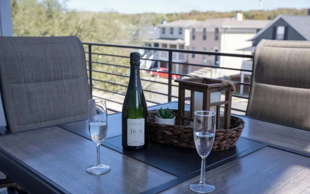 Stunning Lake Home With Pool-beach-gym-boat Access