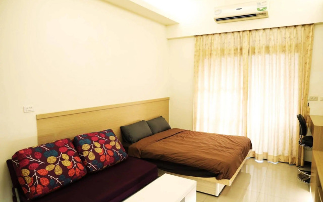 Q Square Apartment D