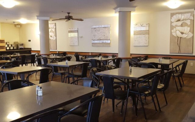 Pocaterra Inn & Waterslide