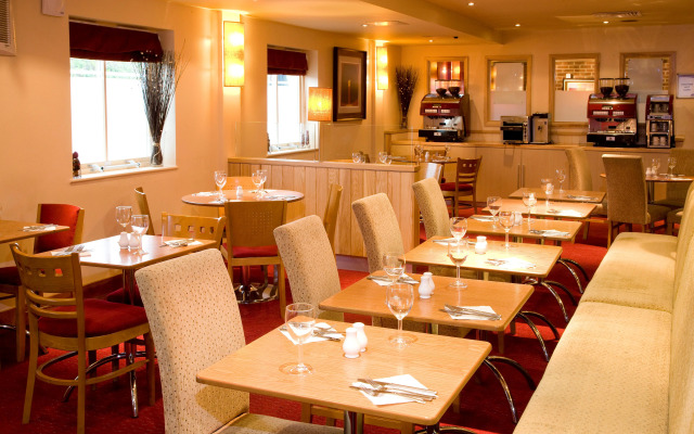 Premier Inn Heathrow Airport - M4/J4