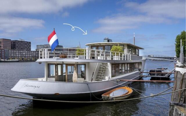 Stunning boat with a view