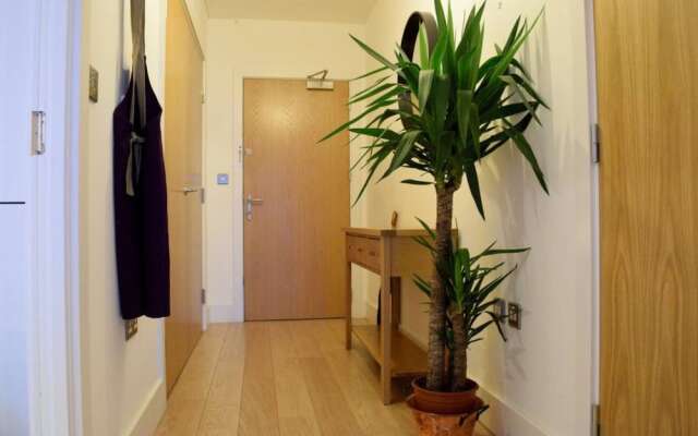 1 Bedroom Property in Brixton With Balcony