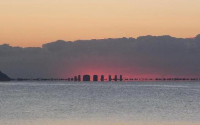 Beautiful 3 bed, 2 bath modern apartment