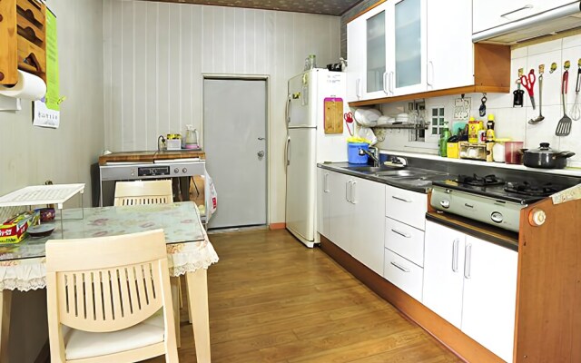 Gapyeong Hwaaksan Acrossvalley Pension
