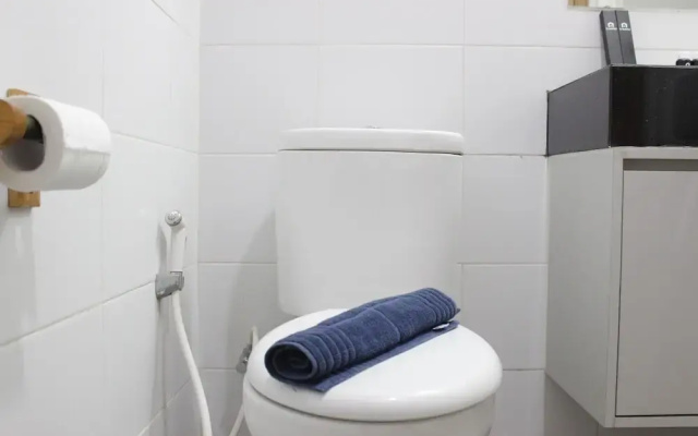 Comfy & Artsy Studio at Beverly Dago Apartment