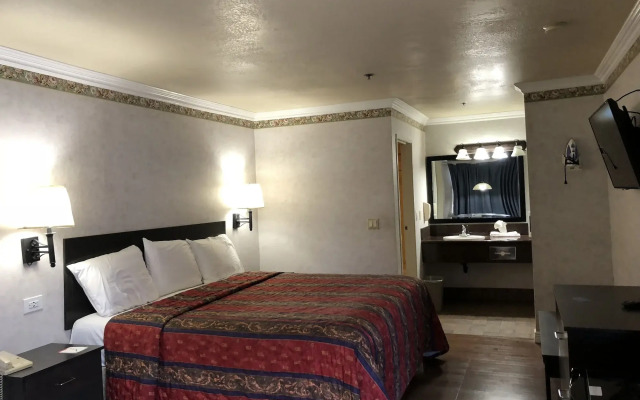 Travelers Inn