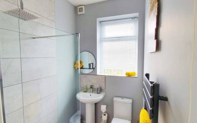 Sunflower Suite under Sasco Apartments