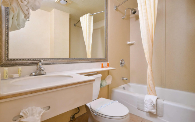 Best Western Hollywood Plaza Inn Hotel - Hollywood Walk of Fame LA