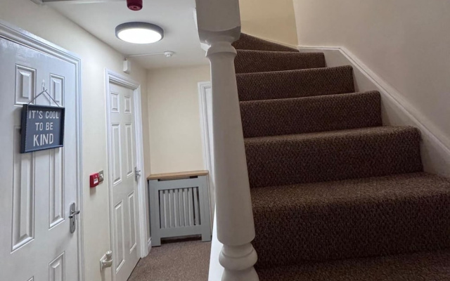 Sleeps8-familyfriendly-freeparking-30mintoheathrow