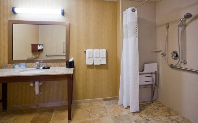 Hampton Inn & Suites Minot Airport