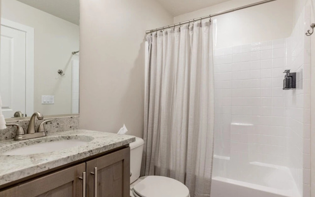 Stargazer Luxury Condo, Rooftop Views, Private Hot Tub