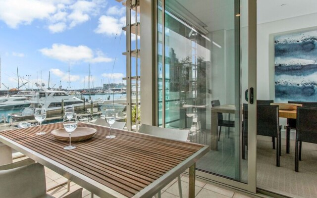 Viaduct Marina Executive -Parking & Pool