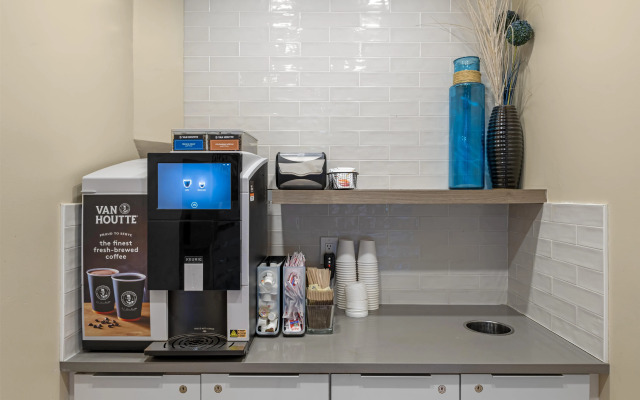 Best Western Plus Dartmouth Hotel & Suites