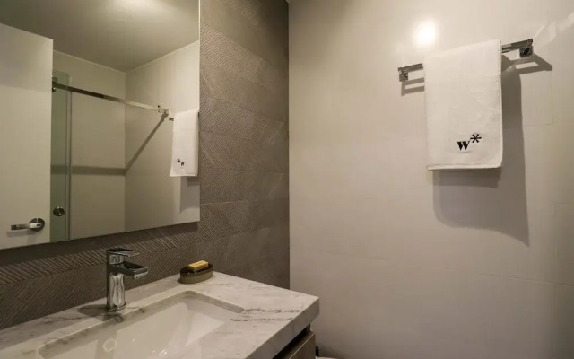 w Radiant 1BR With Modern Balcony in San Isidro