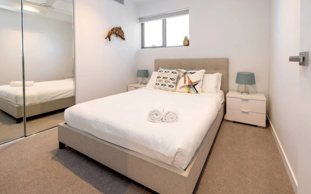 3BR Lux Beachfront Escape - Pool Gym King bed