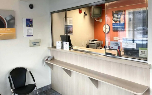 Motel 6 Enfield, CT - Hartford