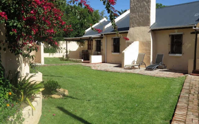 De Leeuwenhof Estate Hotel