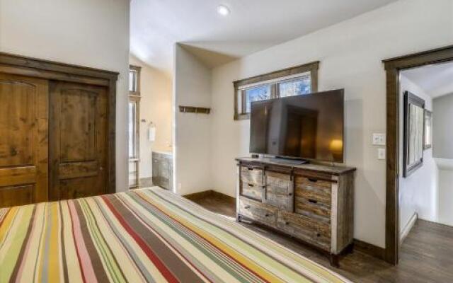 Highwood Hideaway Apartment