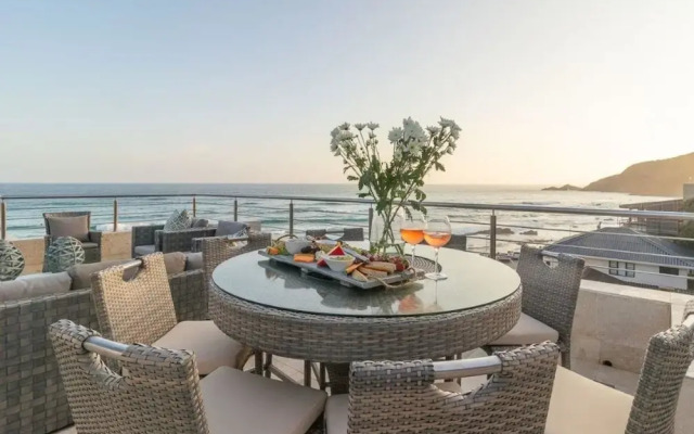 Charming Room With a sea View