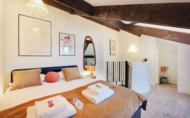 Charming Duplex in Marais for 2 People