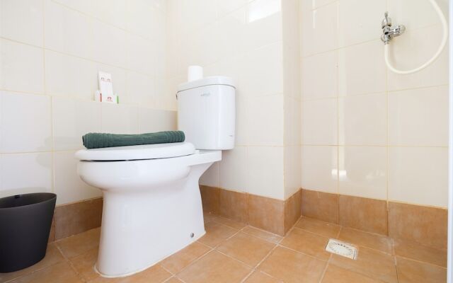 Modern and Minimalist Studio Bassura City Apartment