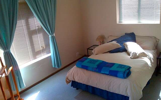 Gansbaai Lodge & Backpackers