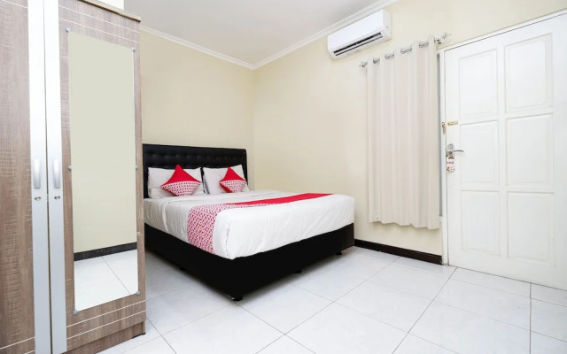 OYO 1835 Kostel Wood