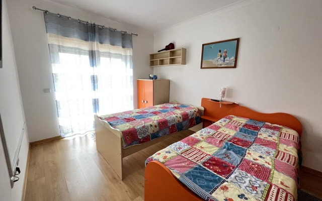 Salmon Villa near São Martinho do Porto