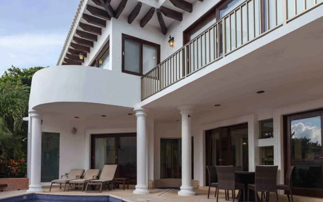 Hermosa Mayette Villa by ChezPlaya