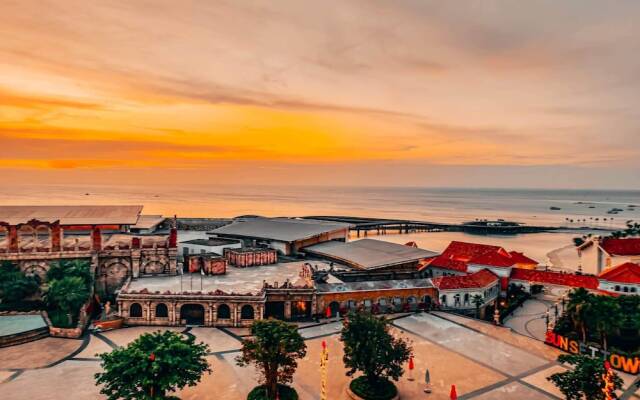 La Palma Hotel & Spa Sunset Town Phu Quoc