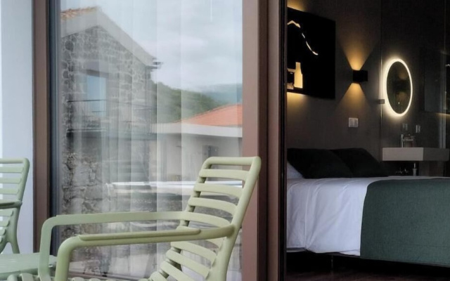 Refúgio dos Capelinhos Villa & Suites
