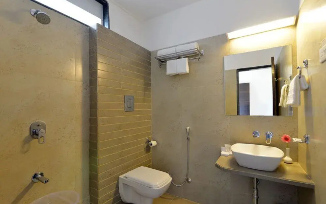OYO 4448 Hotel Suresh Plaza