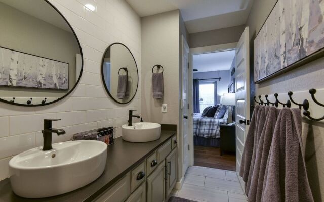 Gathering Place at the Nest - Open-air Dining