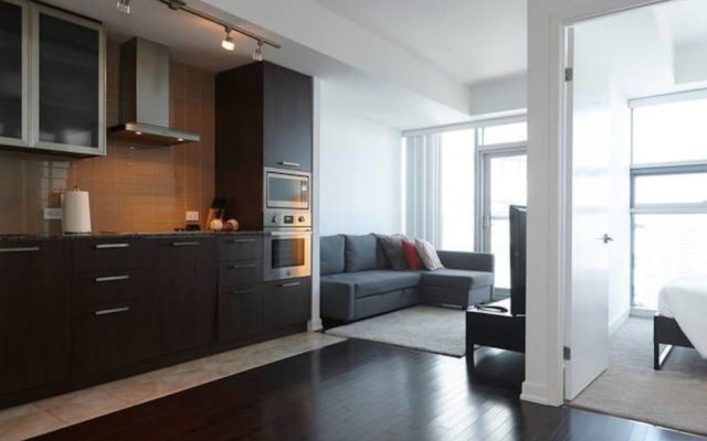 EG Suites - York St Condos 1 near CN Tower offered by Short Term Stays