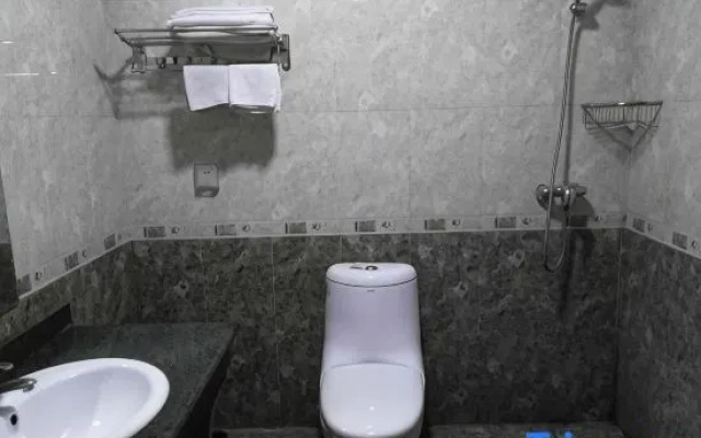 Shannan Jincheng Hotel – Bathroom – Shannan