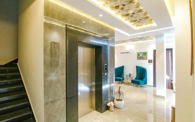 Fabhotel Prime Royal Inn Suites