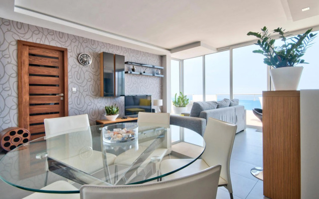 Magnificent Seafront 2-bedroom Sliema penthouse