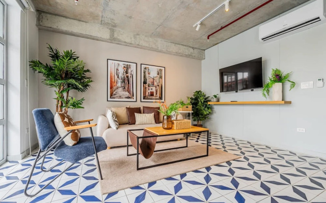 w Picturesque 2BR in Plaza Herrera