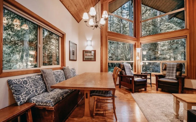 04sl- Hot Tub - Bbq - Pets Ok - Sleeps 5 1 Bedroom Home by RedAwning