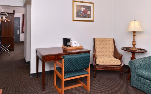 Castle Inn & Suites By OYO Chickasha