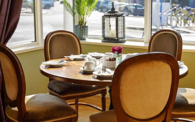 Alcock & Brown Hotel