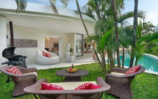 Seminyak White Design Villa
