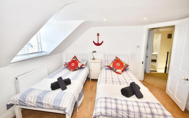 Vernon House Sleeps 8 in Old Cowes