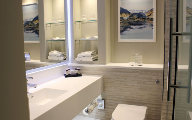 North Lakes Hotel And Spa
