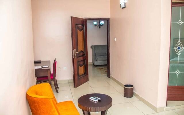 Royal Crest Hotel & Suites