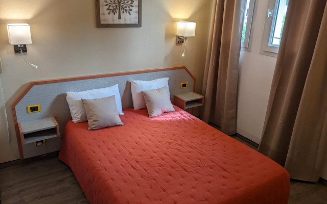 Le Pradet Hotel