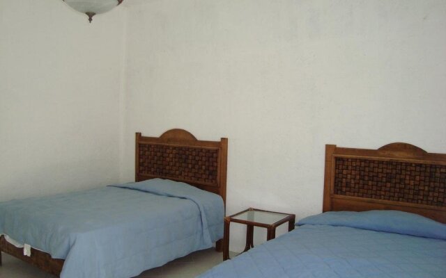 Hotel Teques Inn