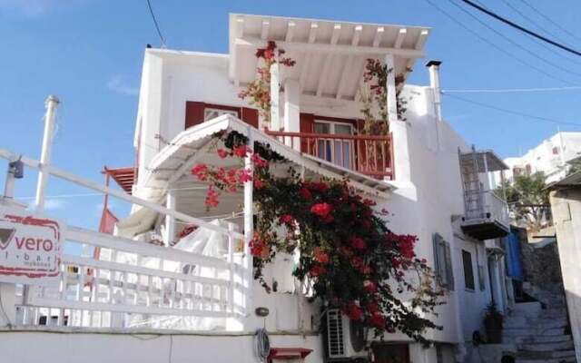 Arodou Studio and Apartment