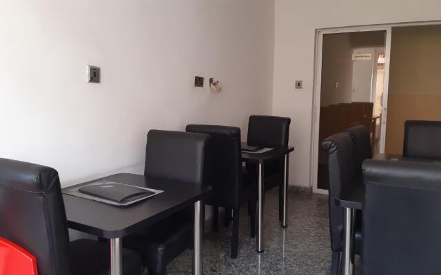Top-Notch Suites and Apartments